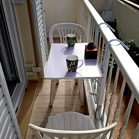 Apartment Holidays 1 *